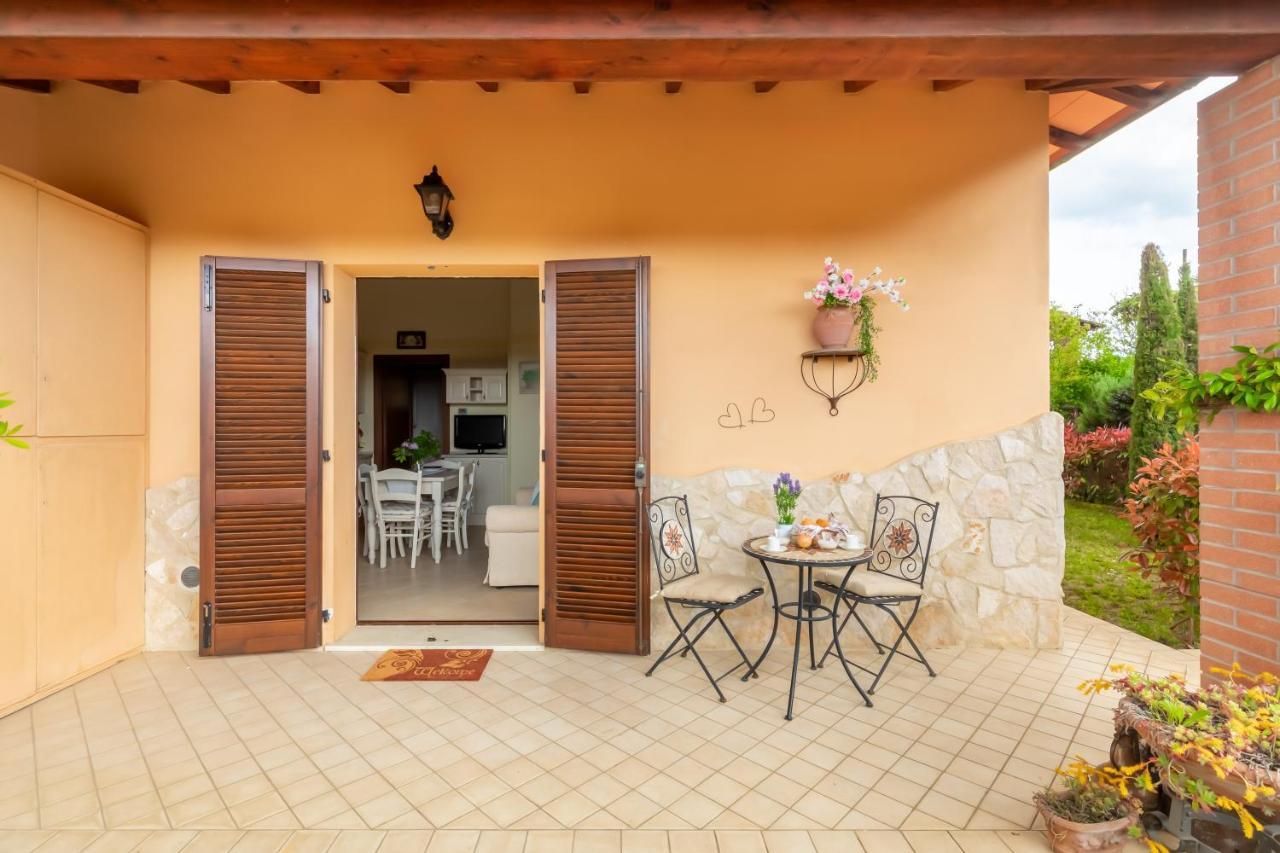Noi2Vacanze In Digital Work Contignano Kültér fotó